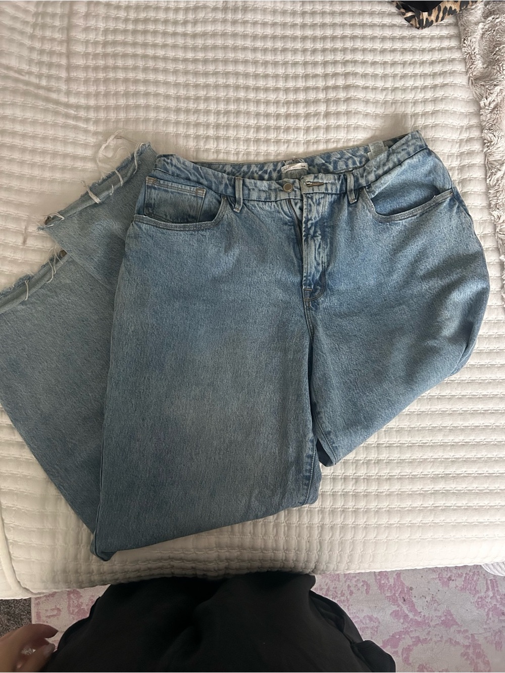 Good American Light Blue 90’s Jeans